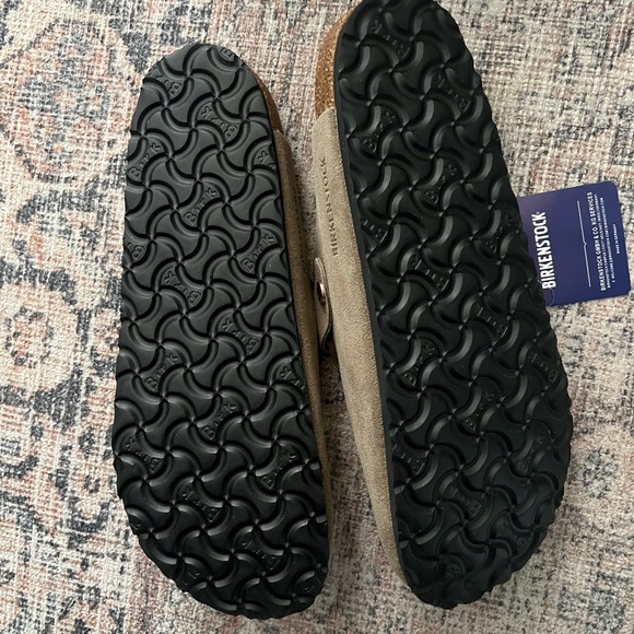 *NWT* Birkenstock Taupe Suede Clogs - Picture 4 of 5
